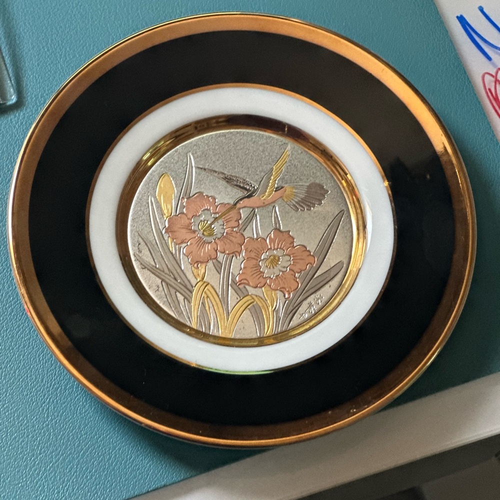 Art of Chokin humming decorative plate. 24K gold edged. Beautiful 6 inch plate.